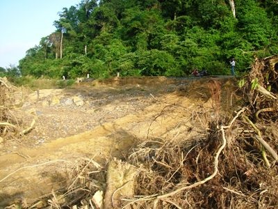 Sông “uy hiếp” làng mạc, “xóa sổ” đất sản xuất - 2