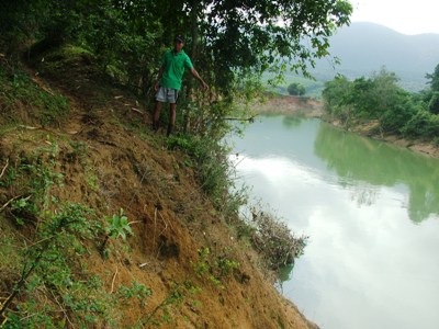 Sông “uy hiếp” làng mạc, “xóa sổ” đất sản xuất - 4