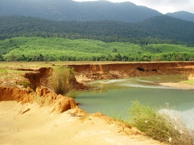 Sông “uy hiếp” làng mạc, “xóa sổ” đất sản xuất - 7