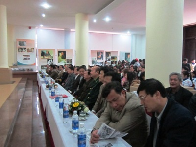 Triển lãm ảnh “Đại tướng Tổng tư lệnh Võ Nguyên Giáp” thu hút người dân - 1