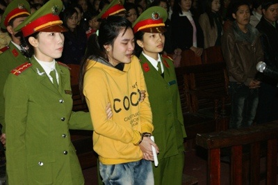 Đông nghịt phiên tòa xử kẻ giết dã man thai phụ mang bầu 8 tháng - 4