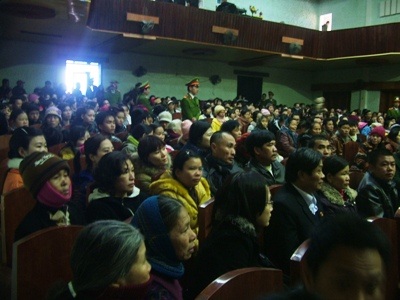 Đông nghịt phiên tòa xử kẻ giết dã man thai phụ mang bầu 8 tháng - 5