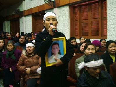 Đông nghịt phiên tòa xử kẻ giết dã man thai phụ mang bầu 8 tháng - 6