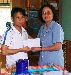 Quảng Bình: Thăm và trao quà thầy giáo bị suy thận - 1 Quảng Bình: Thăm và trao quà thầy giáo bị suy thận