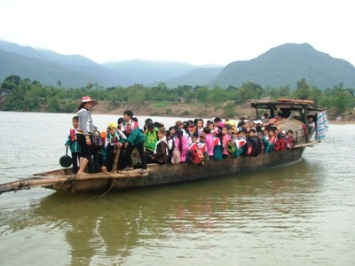 Dân ngao ngán vì đò tử thần thu phí cắt cổ