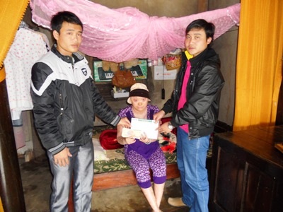 Hơn 50 triệu đồng đến với hai hoàn cảnh khó khăn  - 2