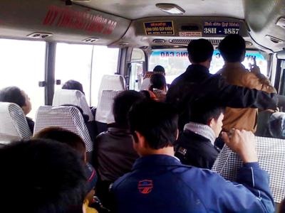 Xử phạt nhiều xe khách chở dư người và “đua” tốc độ - 2 Xử phạt nhiều xe khách chở dư người và “đua” tốc độ - 2