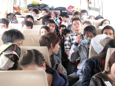 Xử phạt gần 500 xe “nhét” khách, chạy quá tốc độ - 1