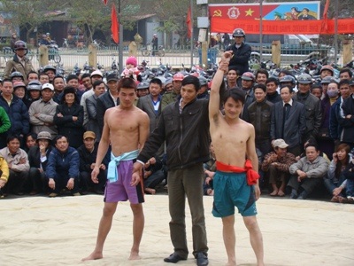 Về làng Sình xem vật cổ truyền - 25