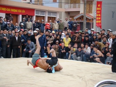 Về làng Sình xem vật cổ truyền - 24