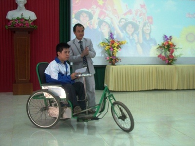 Quảng Bình: Trao học bổng cho SV nghèo vượt khó