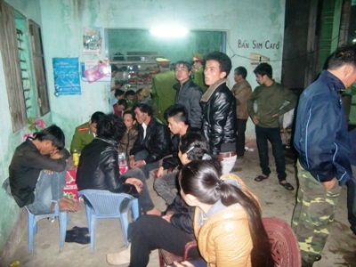 Xe khách cháy rụi, gần 40 người thoát chết - 5