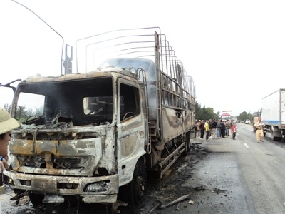 6 ô tô bốc cháy kinh hoàng - 1