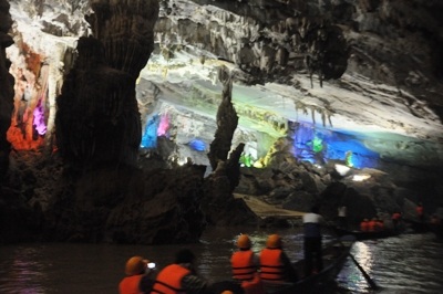 Gần 16 ngàn khách đến với Phong Nha - Kẻ Bàng trong 2 ngày