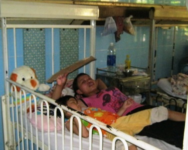 Quảng Bình: Nhiều bệnh nhi bị tiêu chảy, rôm sảy vì nắng nóng