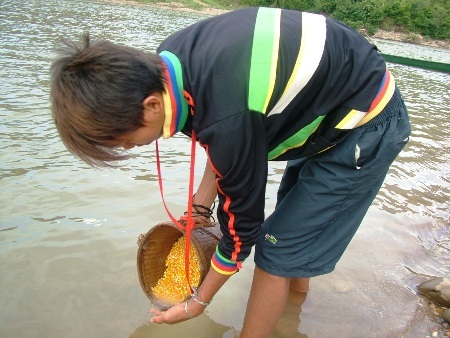 Bản Rôông cô đơn giữa đại ngàn