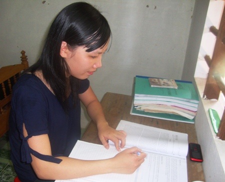 Cô sinh viên học giỏi mê làm từ thiện