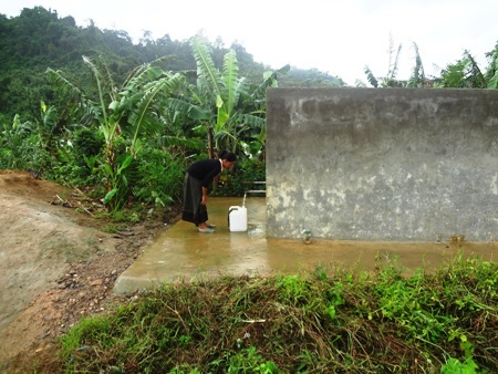 ...và dân Làng Ho bây giờ đã có nguồn nước sạch để sử dụng