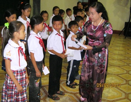 Quảng Bình: Trao 1.000 suất học bổng “Tiếp sức đến trường” - 2 Quảng Bình: Trao 1.000 suất học bổng “Tiếp sức đến trường”