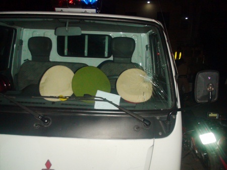 Bắt nhóm đối tượng ném đá, đâm thủng thùng dầu xe công an