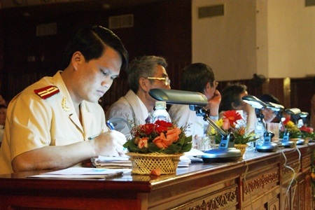 Ban giám khảo cũng làm việc rất vất vả