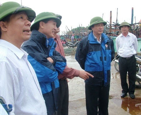 Bão số 8 đang gây mưa lớn ở miền Trung