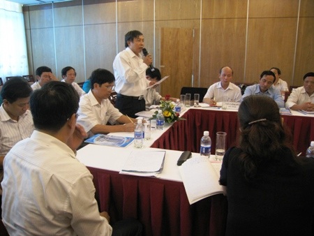 Các đại biểu đưa ra ý kiến thảo luận tại hội nghị.