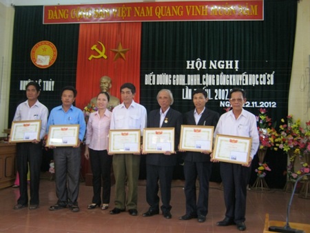 Tại hội nghị, 6 chi hội, dòng họ khuyến học cũng được Hội Khuyến học huyện biểu dương.