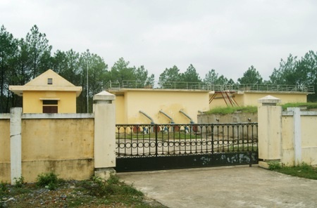 10 nhà máy nước sạch bỏ hoang, dân dùng... nước bẩn