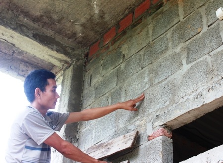 Đến nay nước trong hố lại có hiện tượng rất lạ