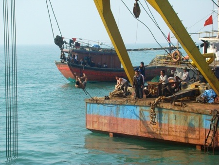 Lưới của chiếc tàu bị chìm đã được các ngư dân vớt được trước đó