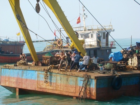 Lưới của chiếc tàu bị chìm đã được các ngư dân vớt được trước đó