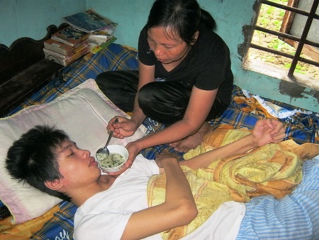 “Mẹ ơi, sao không để con chết đi”