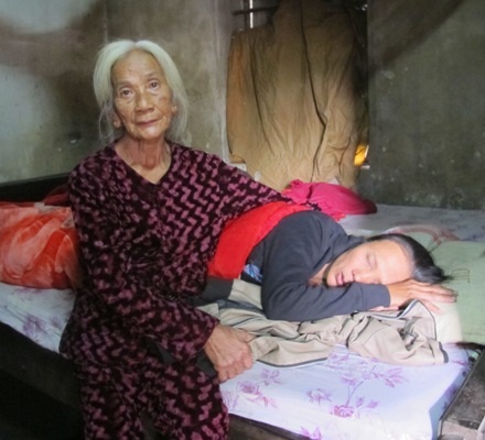 Bà Nguyễn Thị Đào khóc cạn nước mắt vì sự ra đi của đứa con xấu số