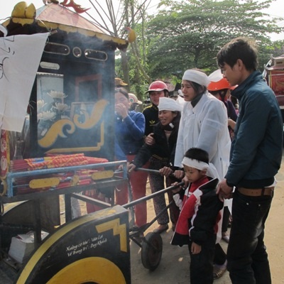 Chỉ sau một đêm, tang thương đã trùm lên xóm nghèo