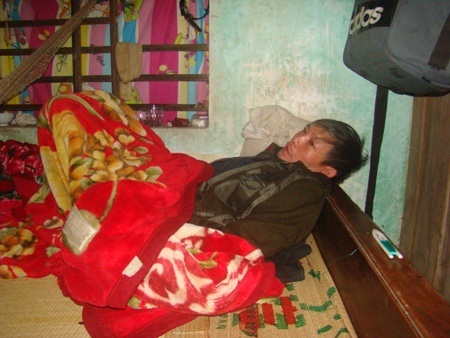 Bố anh Khương Duy chỉ biết nằm một chỗ khi nghe tin các con trai, con rể bị nạn