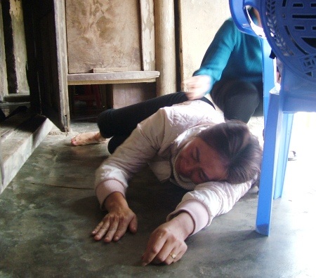 Chị gái anh Hào khóc than vật vã khi em trai chị mấy ngày nay không thể liên lạc được