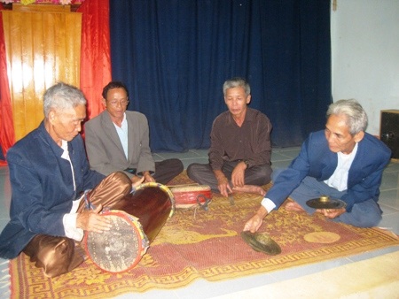 Đi chúc Tết bằng câu hát Sắc Bùa là phong tục đặc sắc của người Nguồn ở Minh Hoá