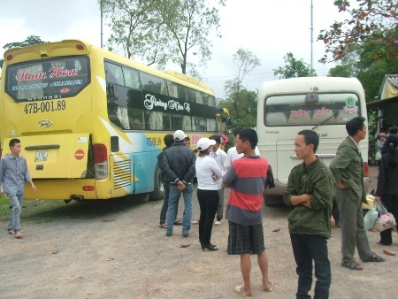 Xe khách chở vượt 28 người so với quy định đã bị lực lượng CSGT phát hiện và xử lý