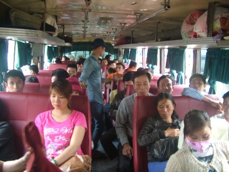 Trong ngày 15/2, đã chuyển tải 8 xe khách với 167 người sang xe khác để tiếp tục hành trình