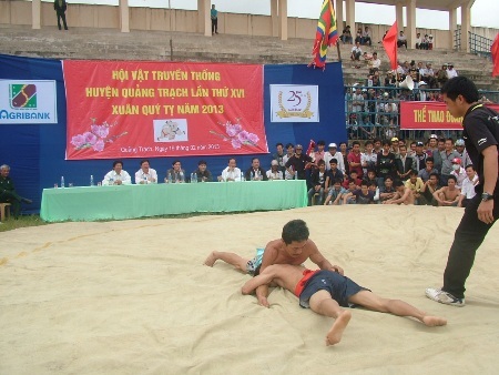 Gay cấn trong từng thế vật