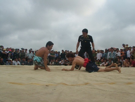 Gay cấn trong từng thế vật