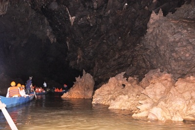 Truyền hình Hồng Kông làm phim về động Phong Nha - 3 Quảng Bình: Truyền hình Hồng Kông làm phim về động Phong Nha