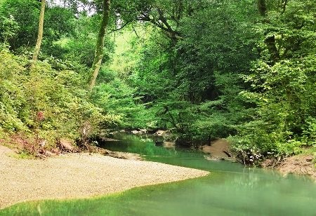 Vẻ đẹp mê hồn của thung lũng Sinh Tồn - hang Thủy Cung - 5 Những áng mây quấn quanh dãy núi đá vôi