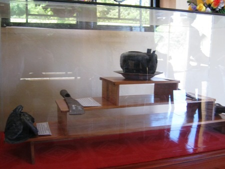 Một số kỷ vật, vũ khí còn được lưu giữ lại thời chiến tranh