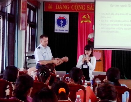 Hội thảo “chăm sóc sức khỏe sinh sản và tai biến sản khoa” - 2 Thực hành chăm sóc trẻ sơ sinh
