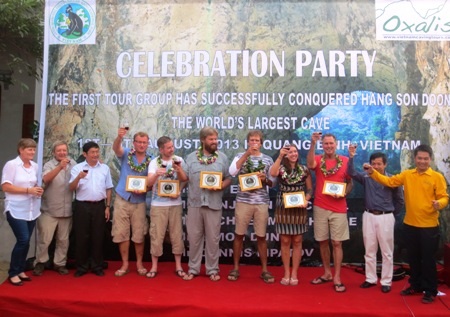 Quảng Bình: Vinh danh 6 du khách đầu tiên chinh phục hang Sơn Đoòng