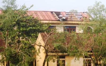 Bão số 10 đã làm tất cả các trường học đóng trên địa bàn tỉnh Quảng Bình bị hư hại.