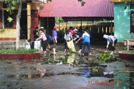 Các trường đang khẩn trương khắc phục hậu quả sau bão.