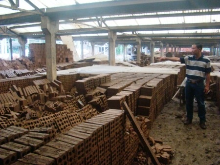 Doanh nghiệp “điêu đứng” sau siêu bão! - 5 Số gạch mộc này đã bị bão làm cho hư hỏng hoàn toàn